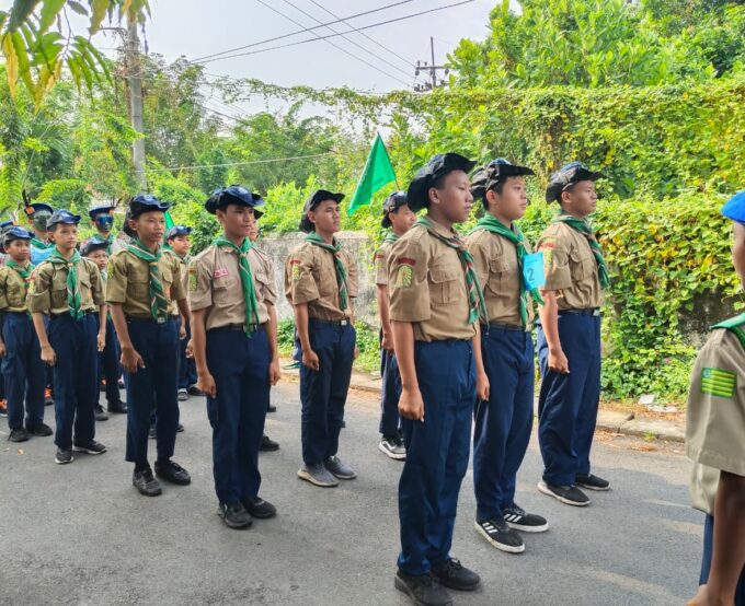 SMP Muhammadiyah 16 Surabaya Ikuti Lomba Gerak Jalan Hizbul Wathan dalam Rangka Milad Muhammadiyah ke-113